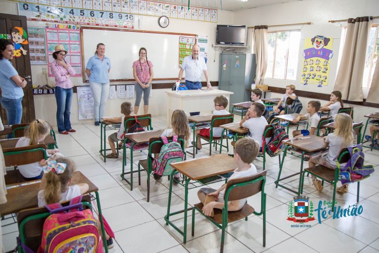 MISSAL: Escolas e CMEI’s recebem mobília e utensílios de cozinha