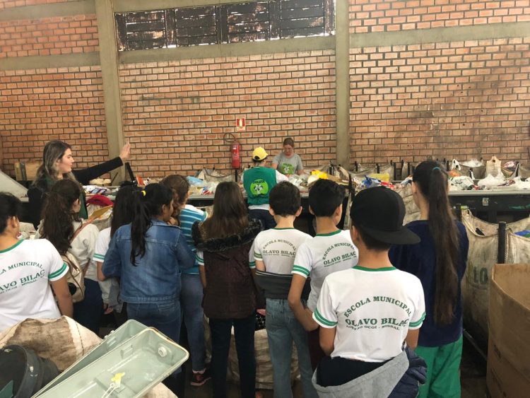 Alunos da Escola Municipal Olavo Bilac visitam UVR em Missal