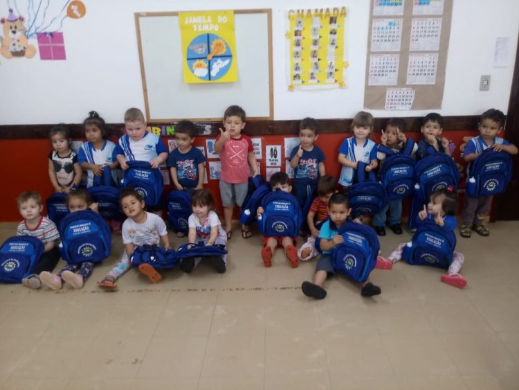 Itaipulândia: Alunos da rede municipal recebem mochilas