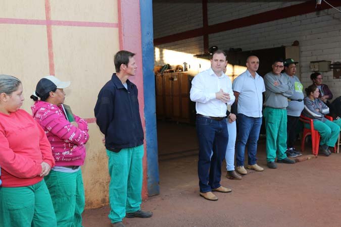 Santa Helena:  Prefeito visita Usina de Reciclagem, anuncia investimentos e reforça importância da separação dos materiais