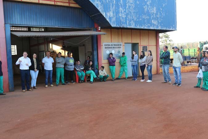 Santa Helena:  Prefeito visita Usina de Reciclagem, anuncia investimentos e reforça importância da separação dos materiais