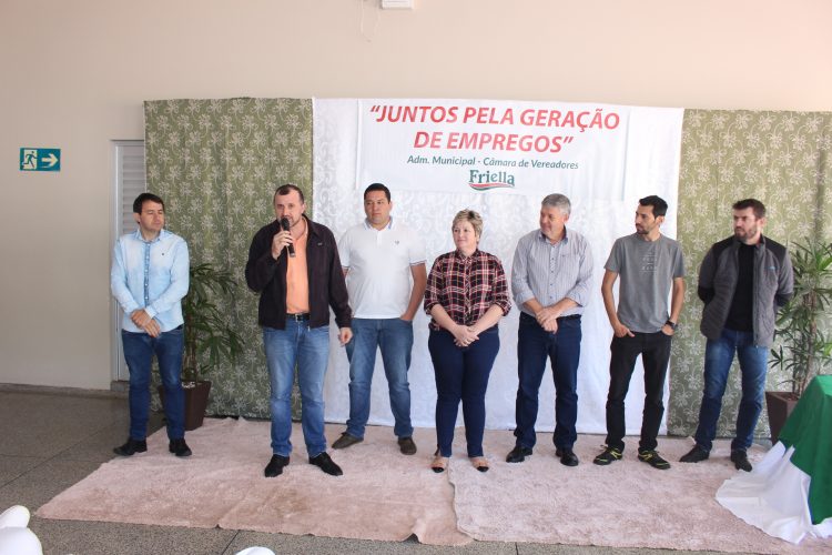 Itaipulândia: Município repassa escritura definitiva para a FRIELLA