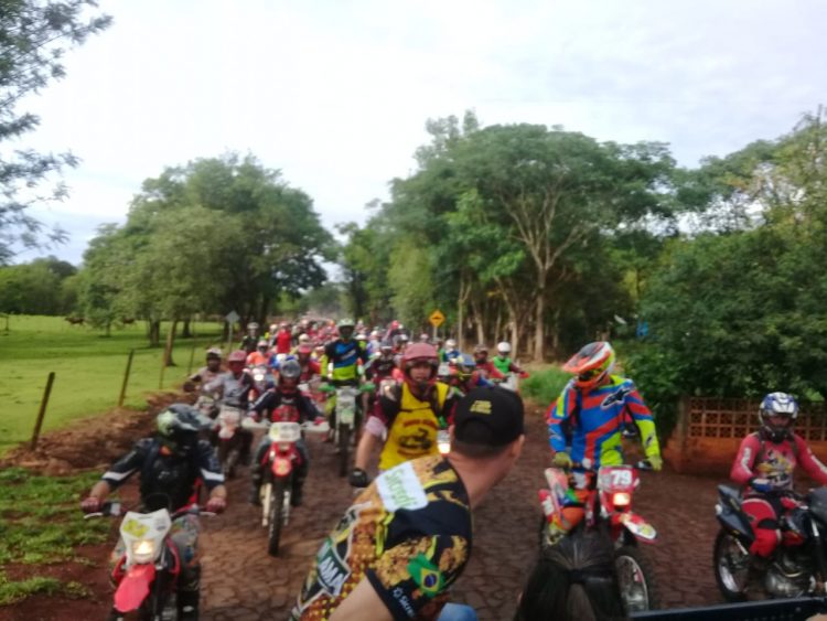 Missal: Centenas de pilotos participam do Trilhão Amigos da Lama