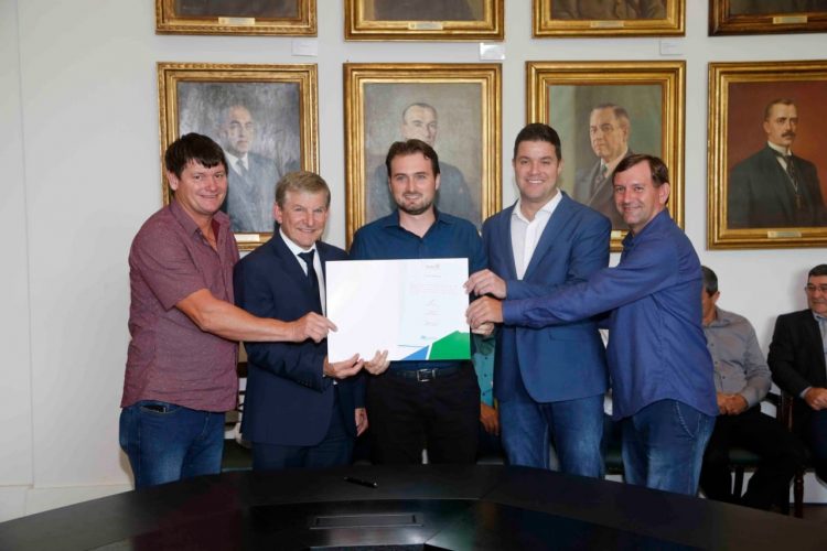 Missal assina convênio do Programa Paraná Mais Cidades