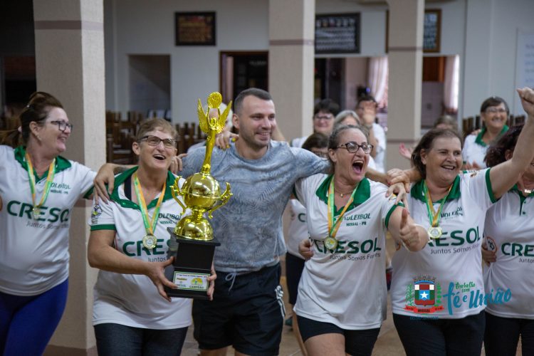 Equipe Feminina de Vôlei Adaptado de Missal é campeã invicta da Liga Cresol