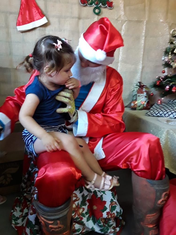 Encerramento das atividades de 2019 da Pastoral da Criança e pesagem do Leite do Bairro Renascer é marcada com a presença do Papai Noel