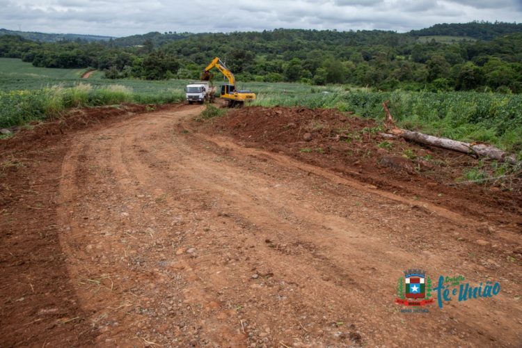Cerca de 1500 metros de uma estrada em Linha Jacutinga serão alargados em Missal