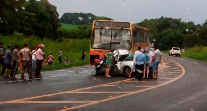 Tragédia: Carro com placas de Foz se envolve em acidente com ônibus e deixa 5 mortos na BR-277