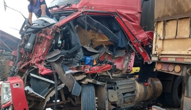 Acidente com carreta de Santa Helena deixa condutor em estado gravíssimo no Mato Grosso