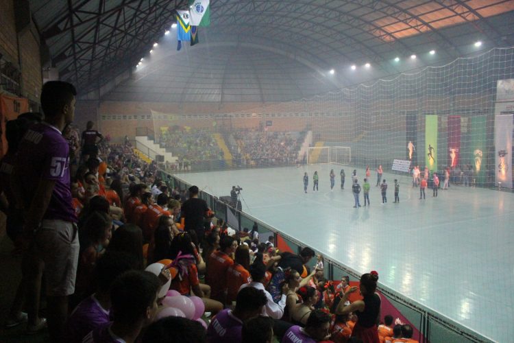 Com a participação de sete grupos, Itaipulândia abre o maior evento da juventude itaipulandiense (EMUJI)