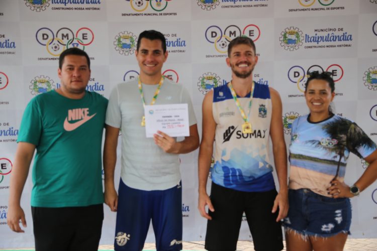Duplas de Foz do Iguaçu vencem o Torneio Regional de Vôlei de Praia de Itaipulândia