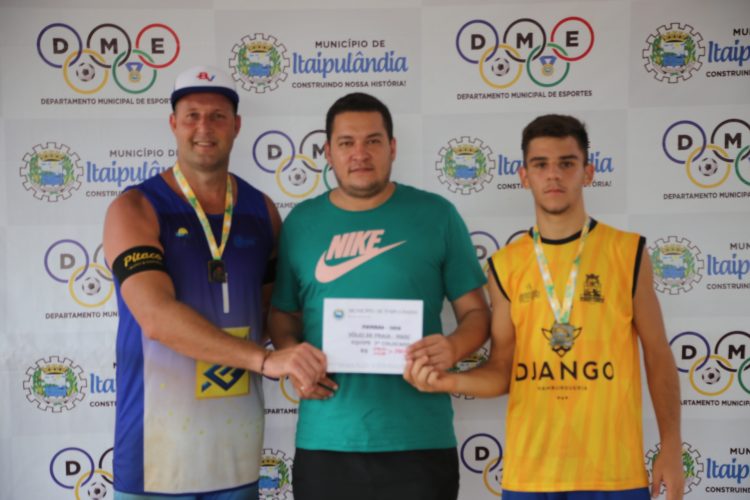 Duplas de Foz do Iguaçu vencem o Torneio Regional de Vôlei de Praia de Itaipulândia