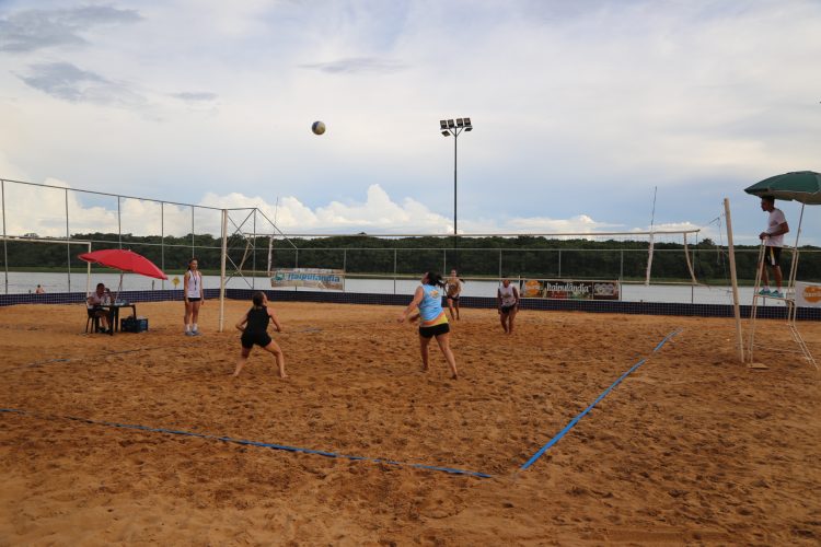 Duplas de Foz do Iguaçu vencem o Torneio Regional de Vôlei de Praia de Itaipulândia