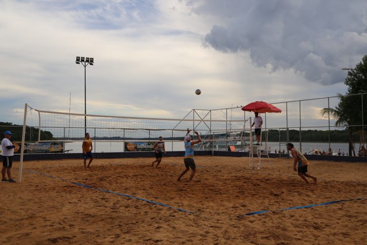 Duplas de Foz do Iguaçu vencem o Torneio Regional de Vôlei de Praia de Itaipulândia
