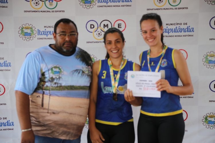 Duplas de Foz do Iguaçu vencem o Torneio Regional de Vôlei de Praia de Itaipulândia