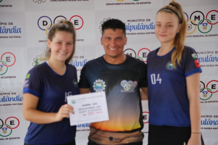 Duplas de Foz do Iguaçu vencem o Torneio Regional de Vôlei de Praia de Itaipulândia