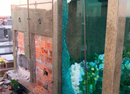 Túmulos do cemitério de Santa Helena são violados na noite desta terça-feira