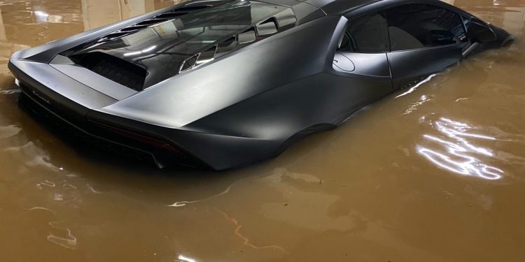 Lamborghini Huracán de R$ 1,6 milhão atingida por enchente em SP não tinha seguro