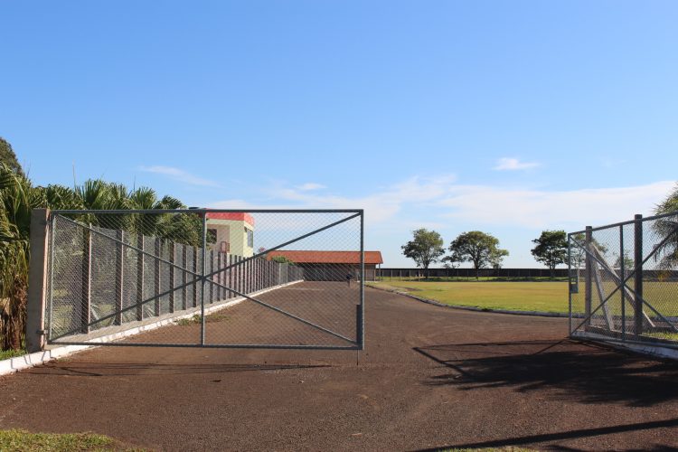 Itaipulândia: Visando a segurança dos amantes do futebol, Estádio Leandro Barth recebe alambrado