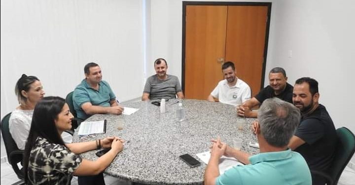 Secretária de Meio Ambiente reúne-se com vereadores e esclarece Projeto