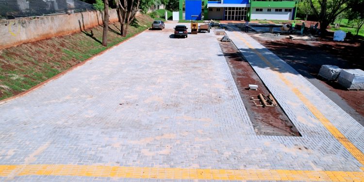 Nova UBS de Santa Inês está recebendo obras com calçadas, iluminação e jardinagem