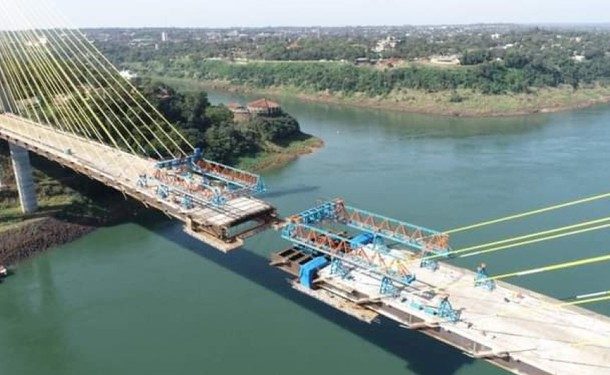 Ponte da Integração está a 17 metros da união das margens de Brasil e Paraguai