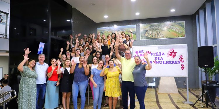 Comemoraes do Dia da Mulher comeam com caf especial no Pao Municipal