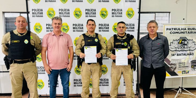 Reconhecimento: Cb Foza e Sd Bruno Moura do Destacamento da Polcia Militar de Itaipulndia so homenageados na 2 Cia