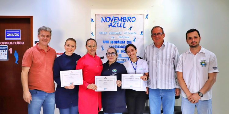 Profissionais e unidades recebem reconhecimento público em visita da gestão