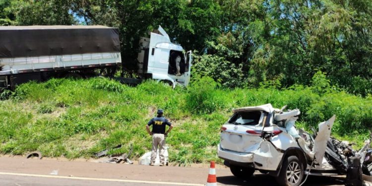 Acidente com vítima fatal e feridos graves na BR-277, entre Matelândia e Medianeira