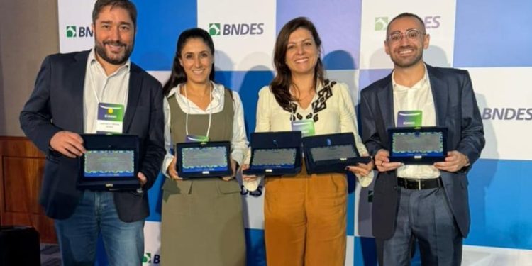 Sicredi é premiado em 5 categorias pelo BNDES